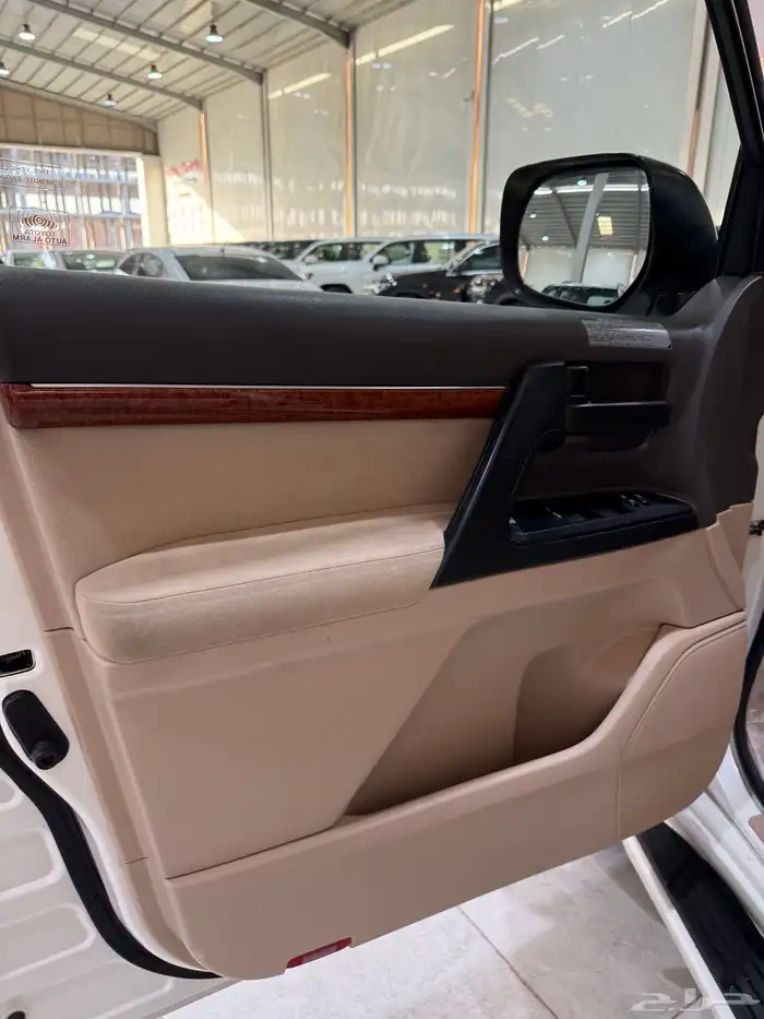 لاندكروزر GXR.2014 سعودي 8 سلندر عداد قليل 9