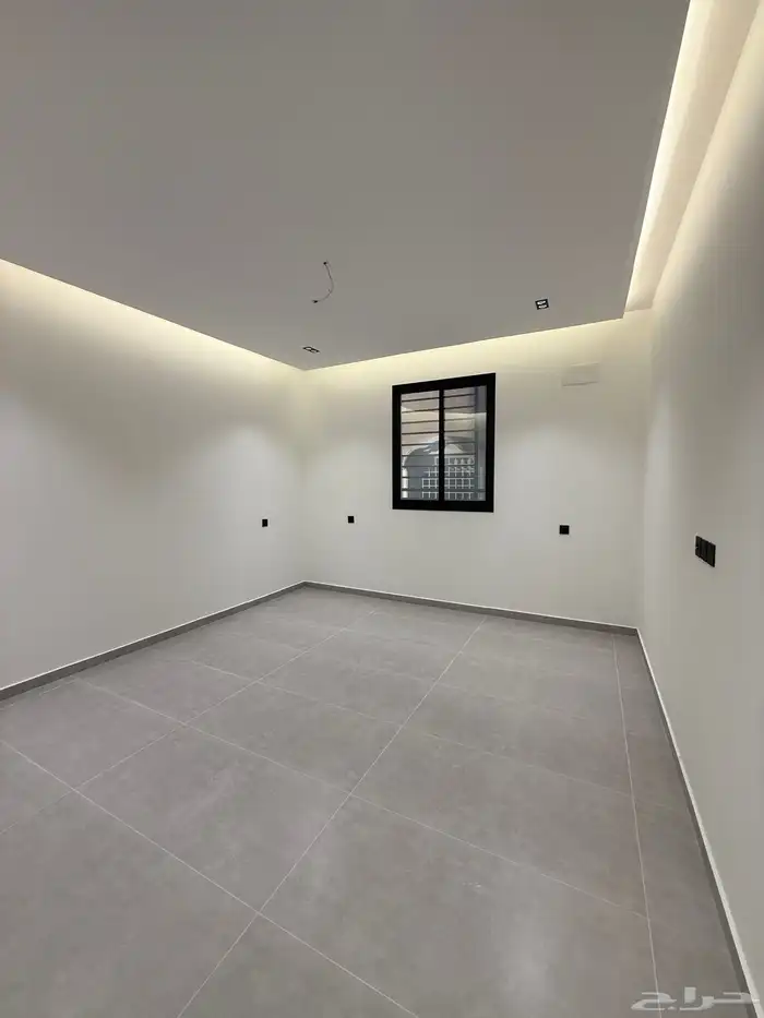 للبيع شقه علويه بمصعد وسطح خاص ف حي الراقي وسط الخدمات 13