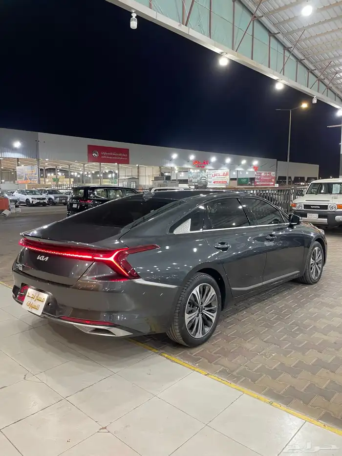 كيا كي 8 موديل 2022 نص فل 7