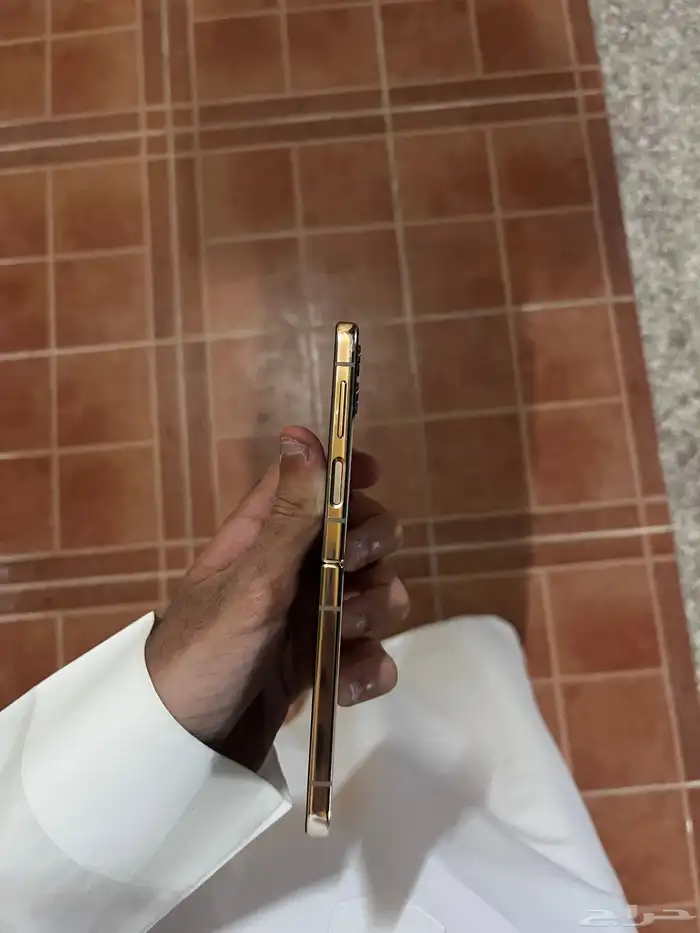 جوال z flip 4 نظيف جدا 5