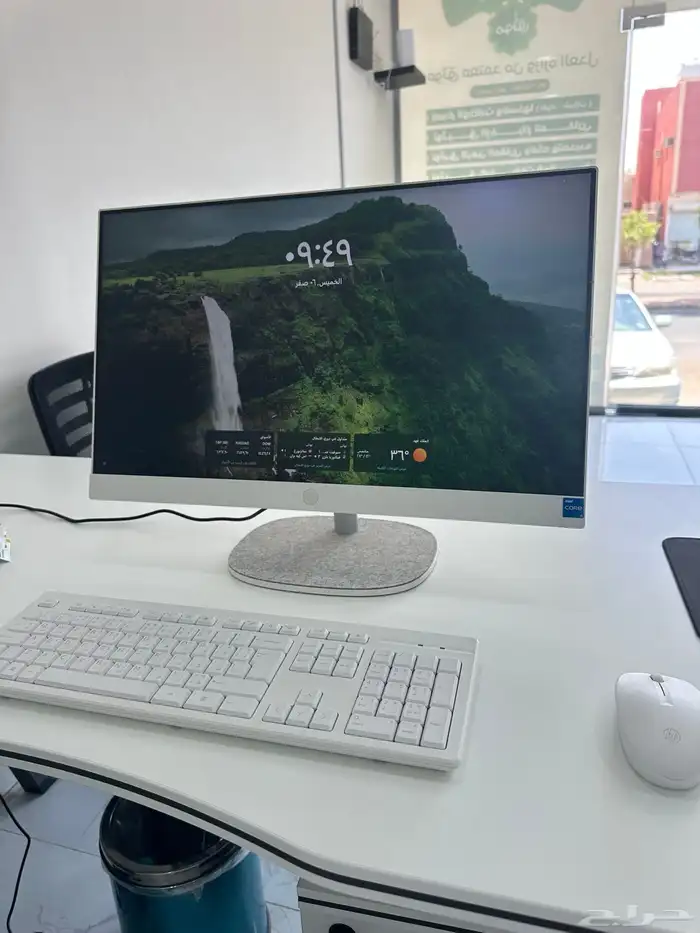 طاولات وكراسي وكمبيوتر وطابعه مودرن وحديث للبيع 1