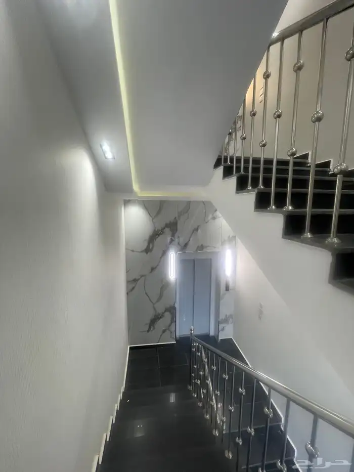 للبيع ادوار ارضيه وشقق علويه خميس مشيط حى المعارض 27