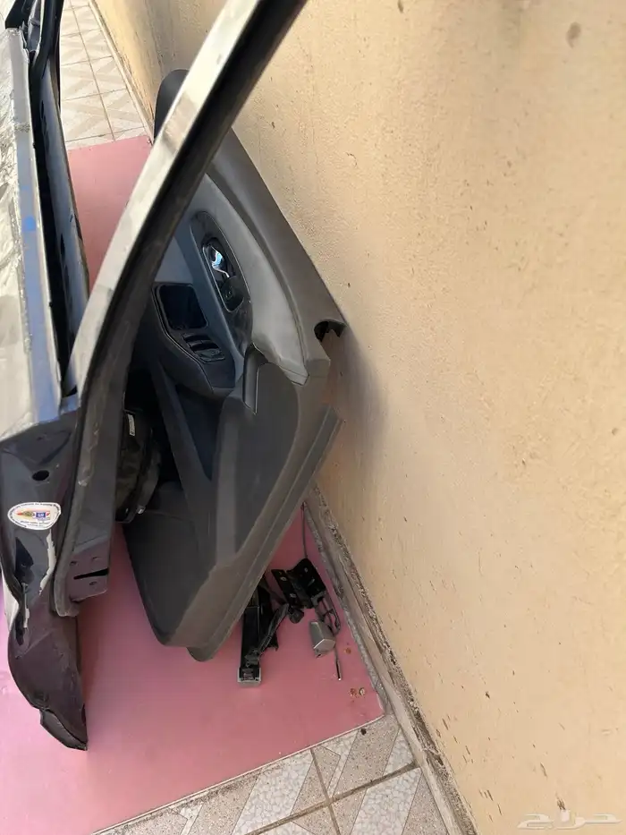 باب سيارة ترافيرس 1