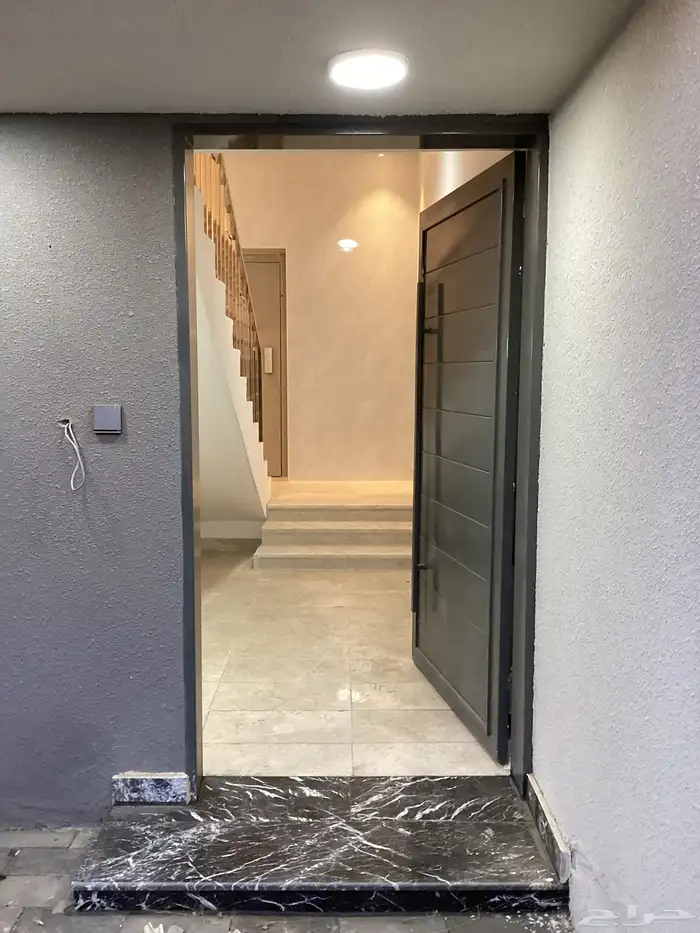 للبيع روف فاخر بتصميم راقي العزيزية أحد رفيدة 1