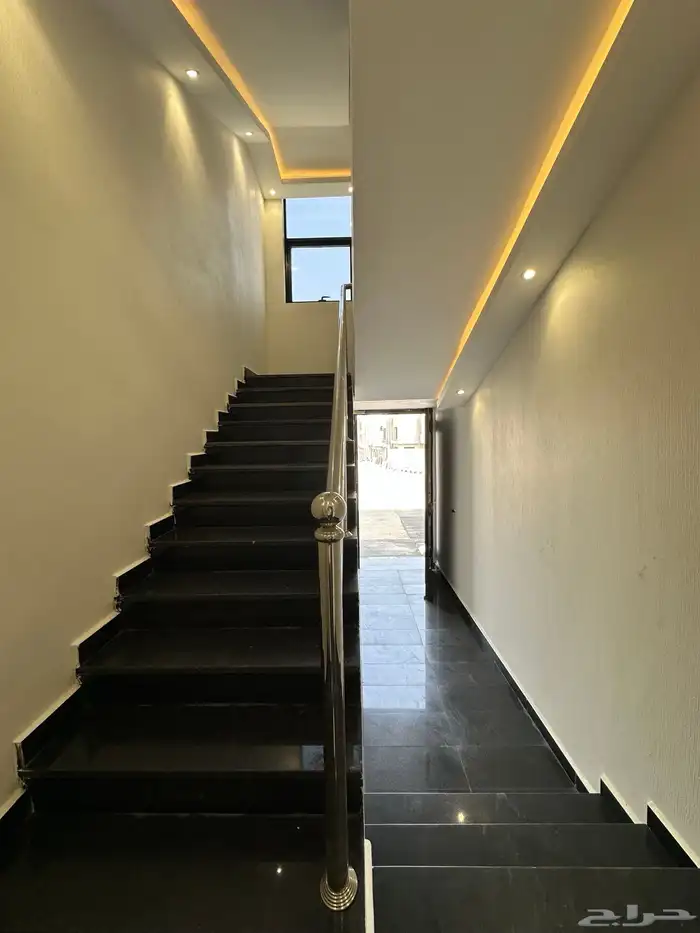 للبيع شقق علويه مع سطح ومصعد شغال بحي الضيافه520الف 2