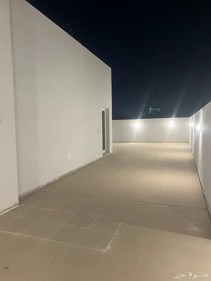 فيلا للبيع تشطيب شخصي بحي الحسام قرب كورنيش الراكة 24