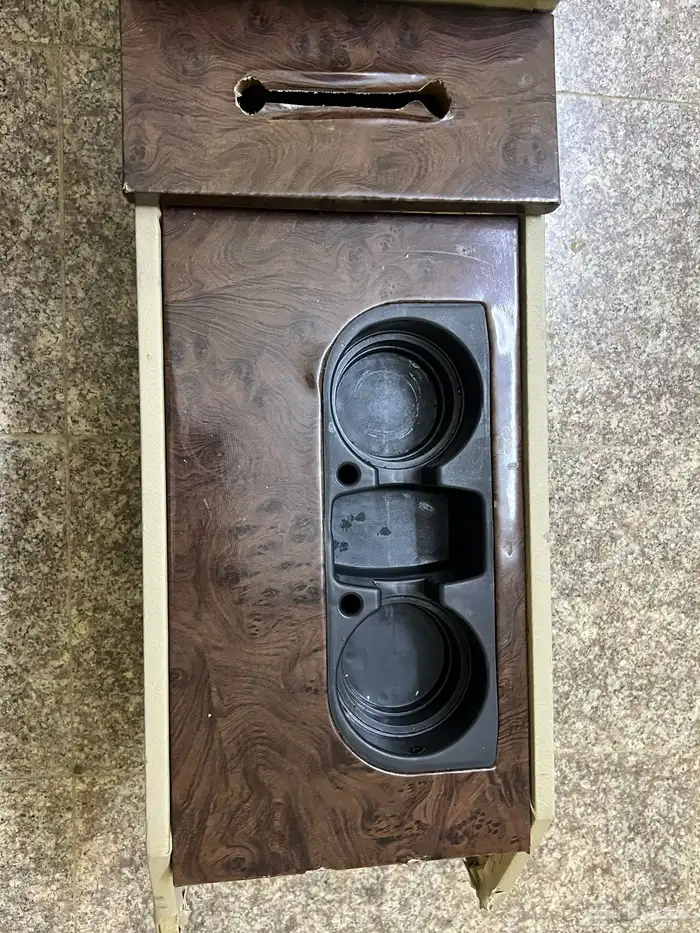 تكاية وحاملة اكواب للفورد 1