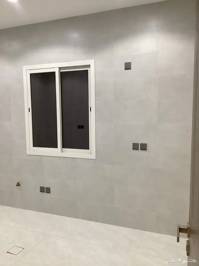 للبيع روف فاخر بتصميم راقي العزيزية أحد رفيدة 13