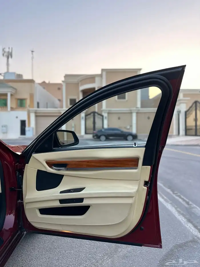 بي ام دبليو الفئة السابعة 2010 30