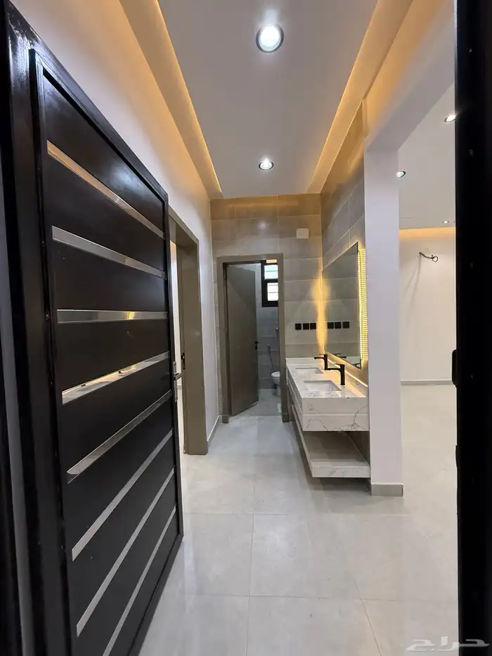 للبيع روف علوي درج داخلي وخارجي بخميس مشيط ب 650 الف 5