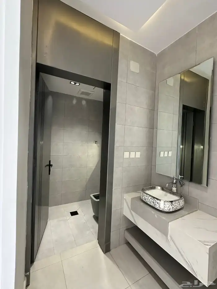 للبيع شقق علوية بمساحات وسيعة ابها بجوار المطار 3