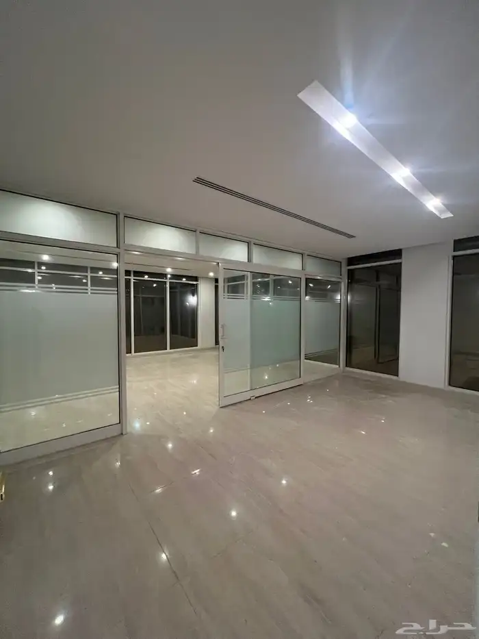 فيلا للبيع تشطيب شخصي بحي الحسام قرب كورنيش الراكة 11