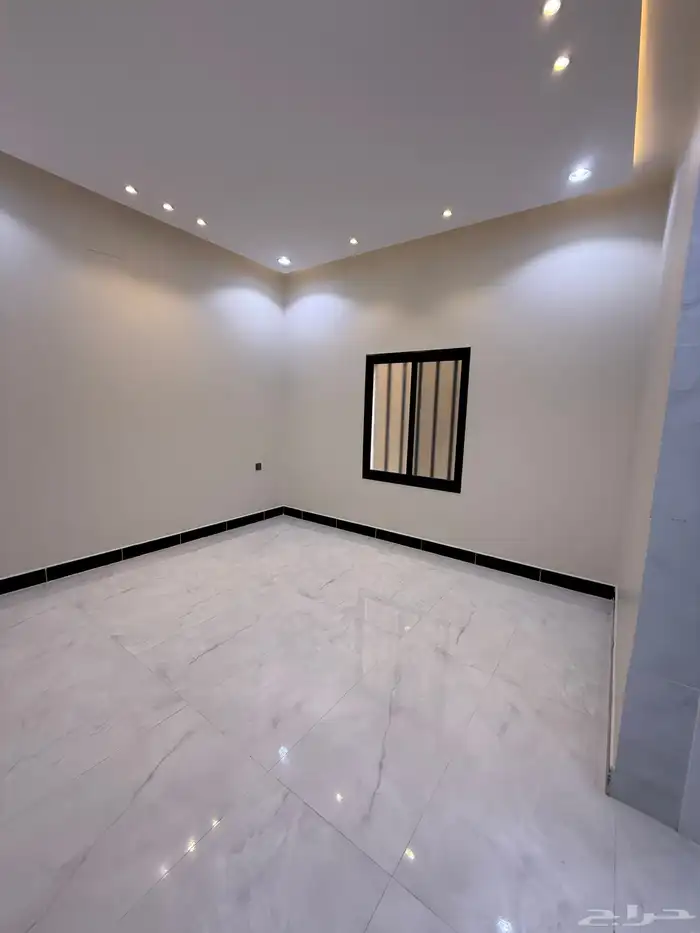 للبيع دور أرضي بعماره دورين علي شارعين حي الراقي خميس مشيط 15