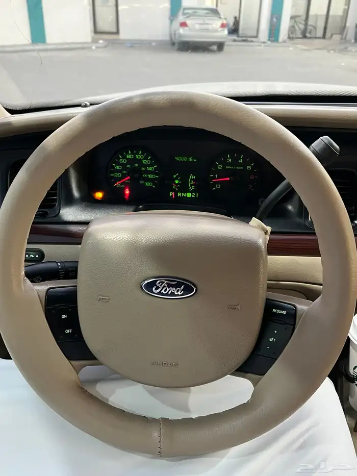 فورد فكتوريا سمني 2012 19