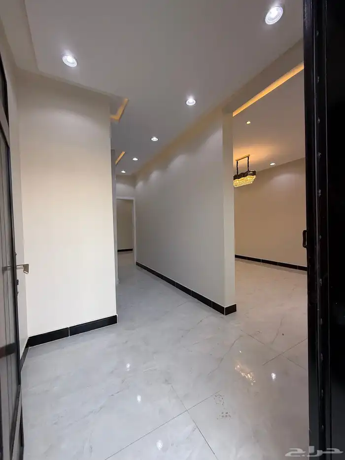 للبيع دور أرضي بعماره دورين علي شارعين حي الراقي خميس مشيط 4