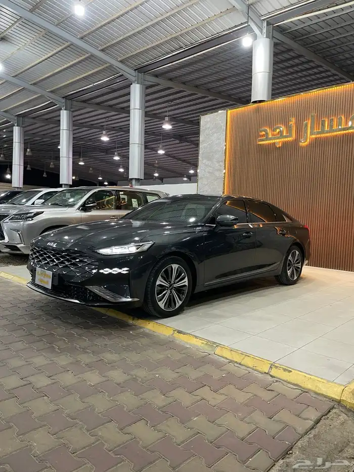 كيا كي 8 موديل 2022 نص فل 5