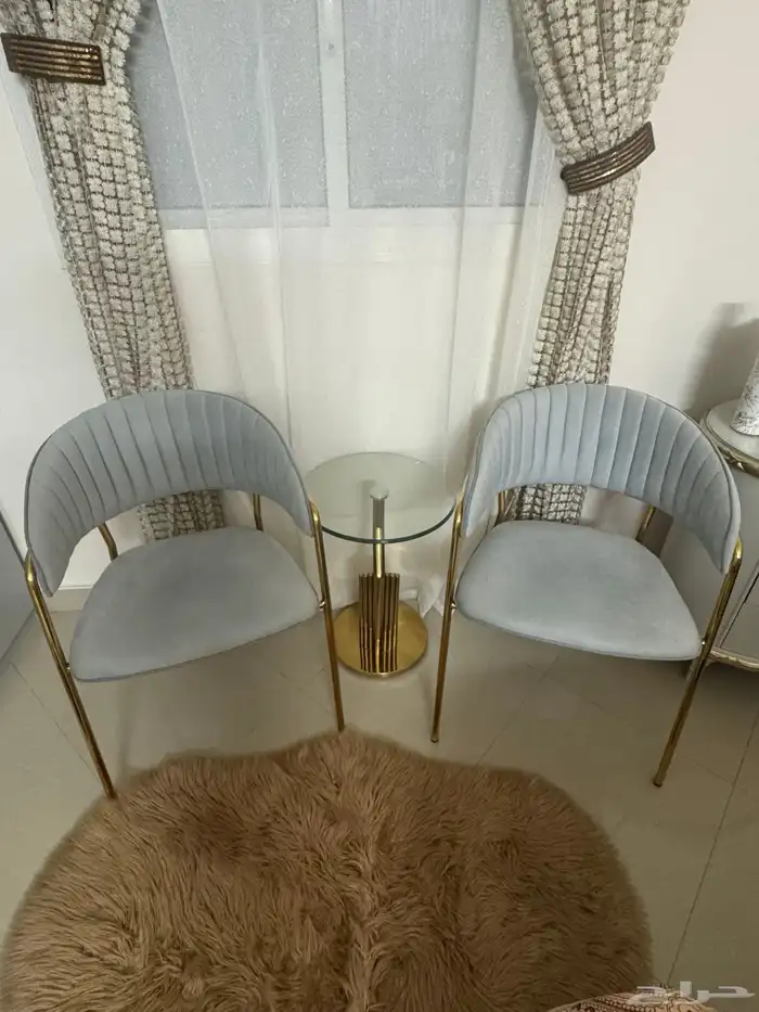 كرسيين وطاولة 0