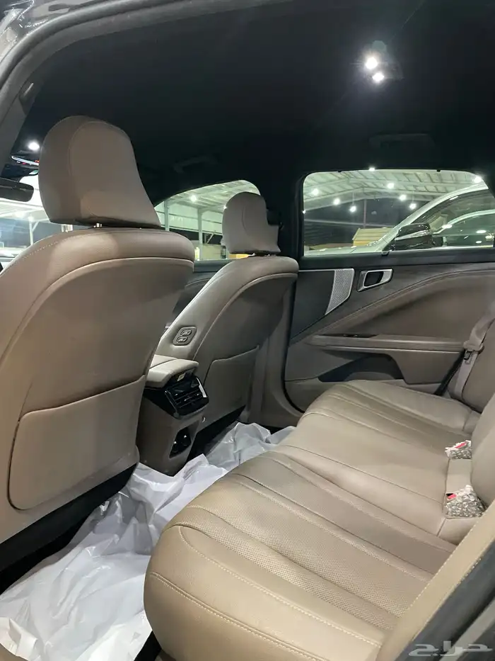 كيا كي 8 موديل 2022 نص فل 16