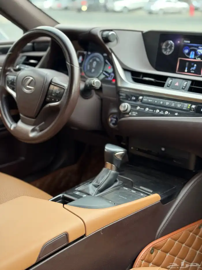 لكزس ES 300h AH 2021 15