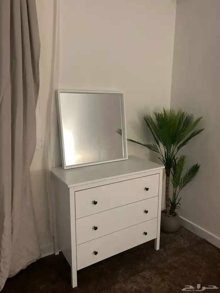 تسريحه ومرايه للبيع 0