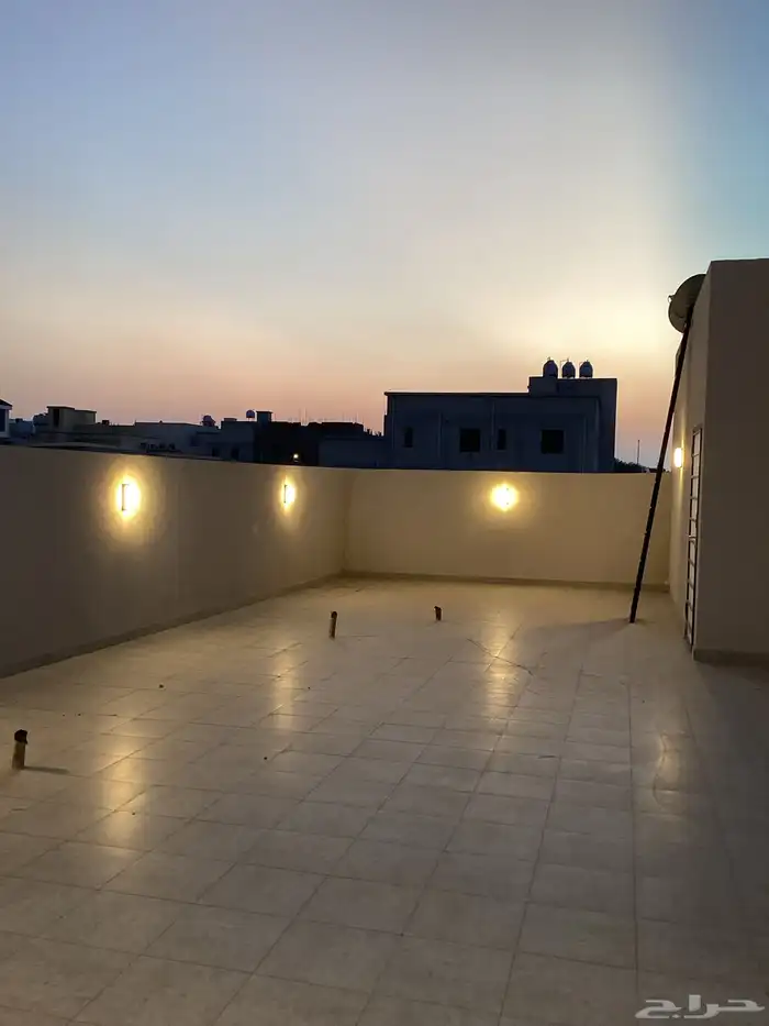 للبيع روف فاخر بتصميم راقي العزيزية أحد رفيدة 30