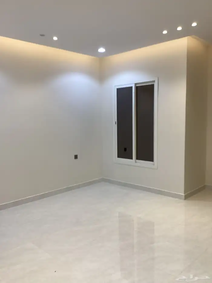 للبيع روف فاخر بتصميم راقي العزيزية أحد رفيدة 14