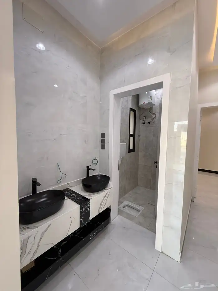 للبيع دور أرضي بعماره دورين علي شارعين حي الراقي خميس مشيط 6