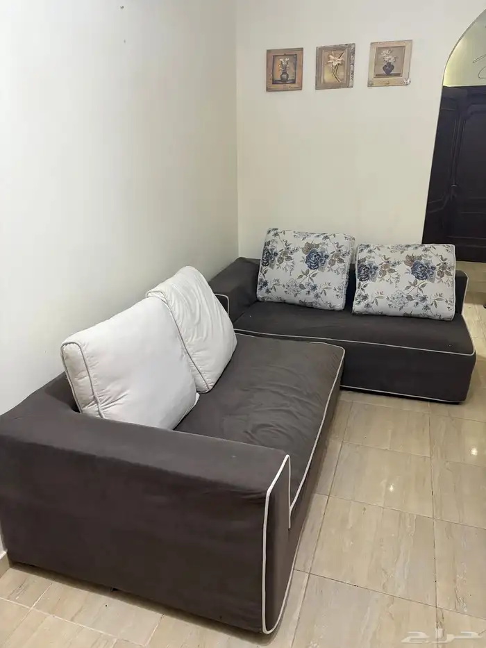 طاولة تلفزيون للبيع وكنب زاوية 2