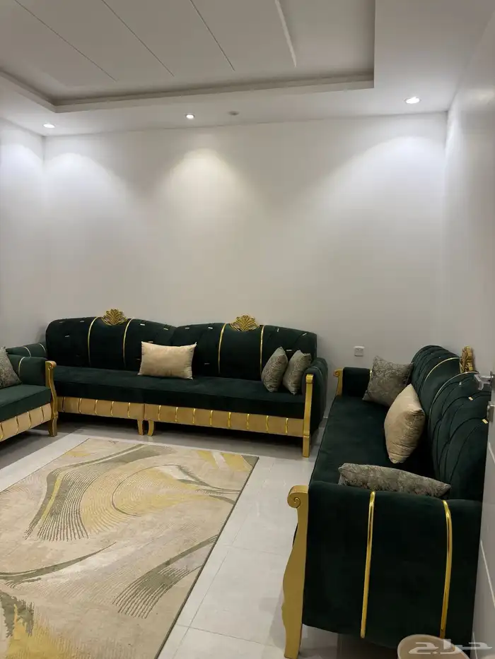 غرفة كاملة كنب ستارة طاولات فرشة بجميع مافي الصور 1