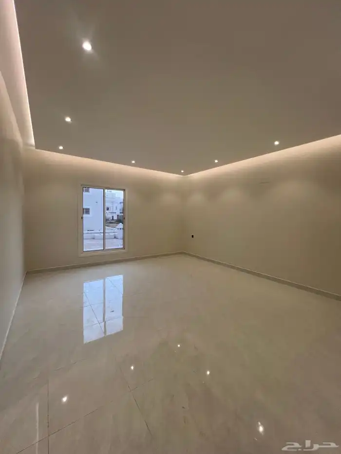 للبيع فيلا فاخرة دورين وملحق حي العزيزية 18