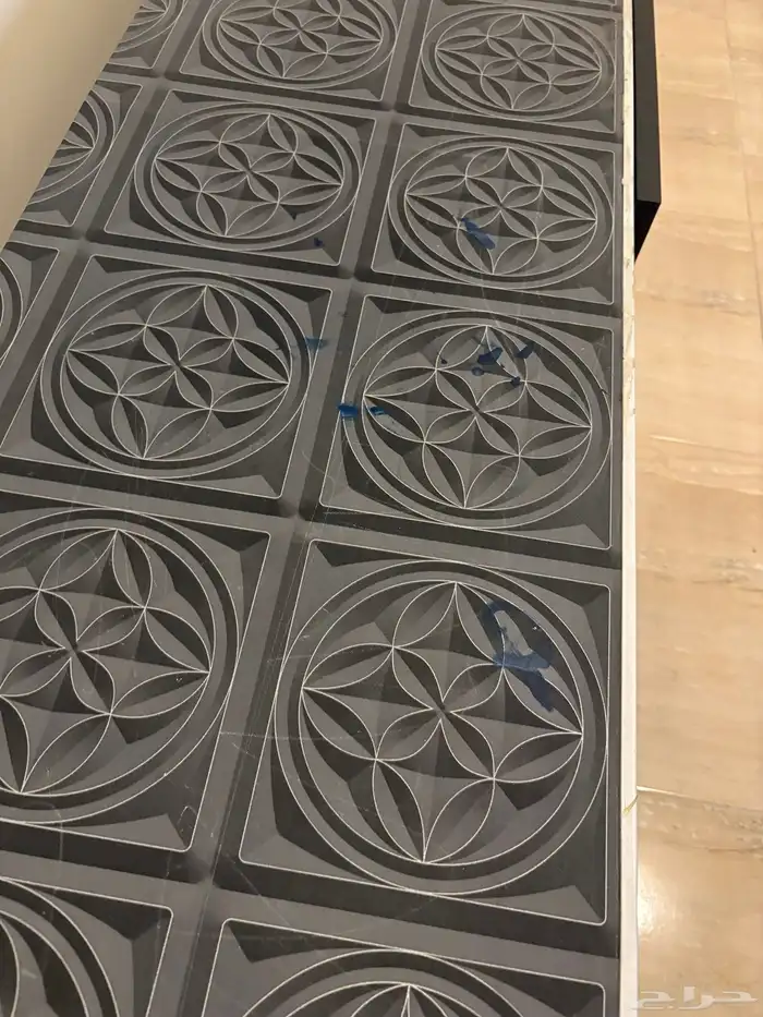 طاولة تلفزيون للبيع 1