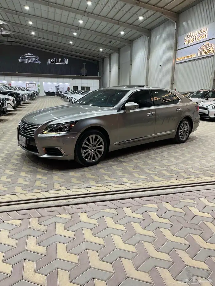 لكزس Ls600h L سعودي صيانات وكاله عداد قليل 1