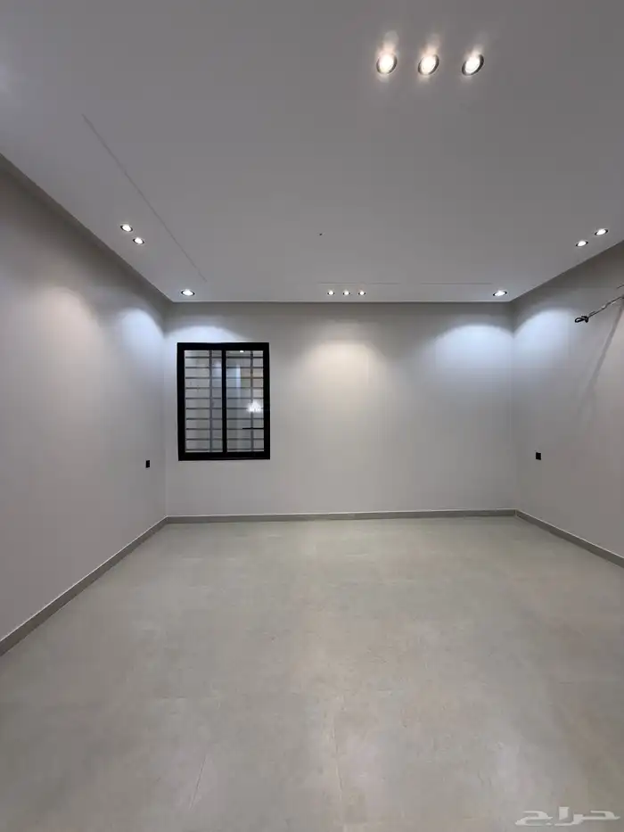 للبيع روف علوي درج داخلي وخارجي بخميس مشيط ب 650 الف 26