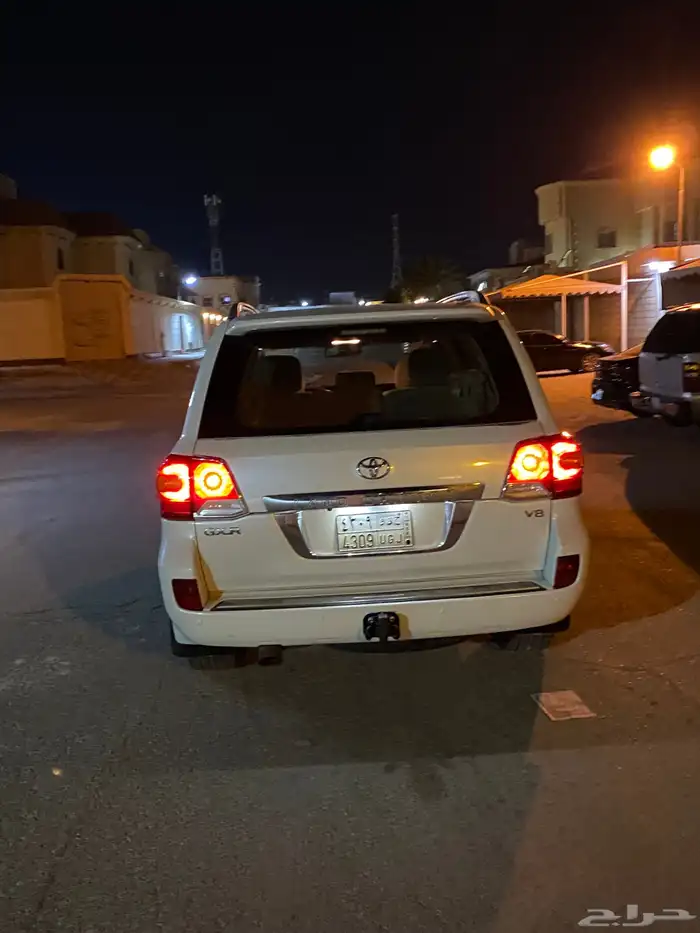 جيب لاندكروزر بريمي 2012 16