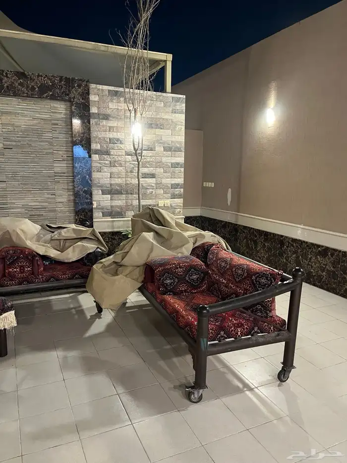 جلسة كراسي كفرات خارجيه مع اغطيتهم وطاولتين 2
