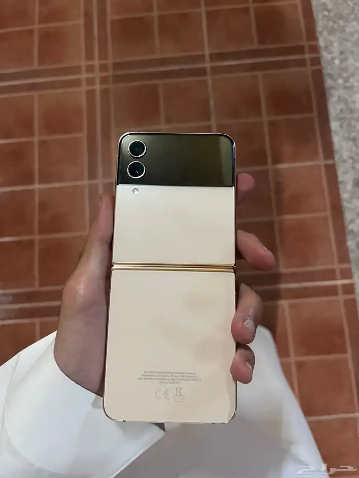 جوال z flip 4 نظيف جدا 1