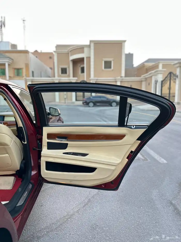 بي ام دبليو الفئة السابعة 2010 35