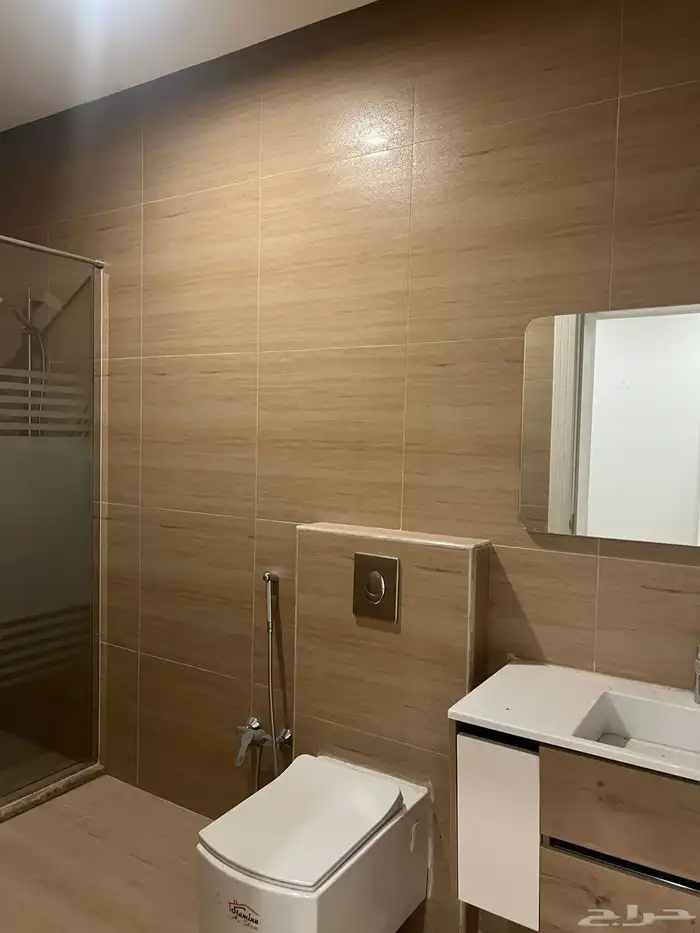 فيلا للبيع تشطيب شخصي بحي الحسام قرب كورنيش الراكة 19