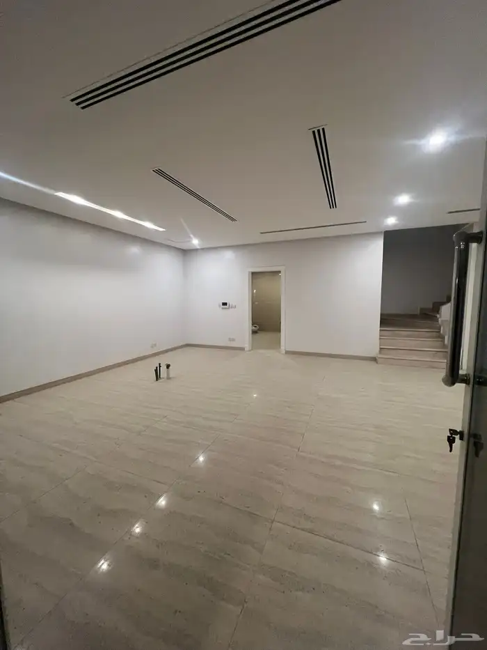 فيلا للبيع تشطيب شخصي بحي الحسام قرب كورنيش الراكة 6