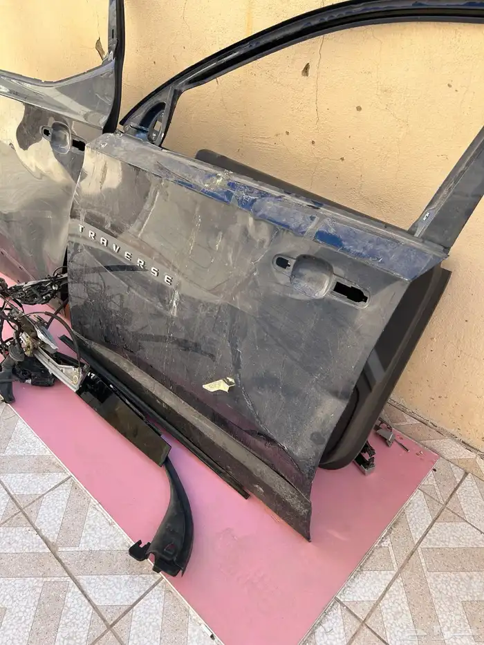 باب سيارة ترافيرس 3