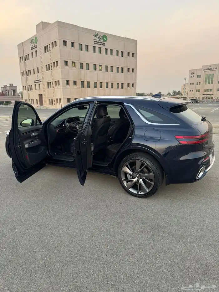 جنسس GV70 2023 15