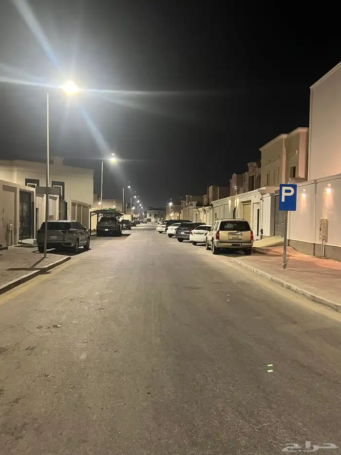 فيلا للبيع تشطيب شخصي بحي الحسام قرب كورنيش الراكة 2