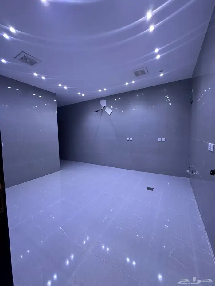 دور ارضي مكون من 5 غرف للإيجار حي الرحمانية 12