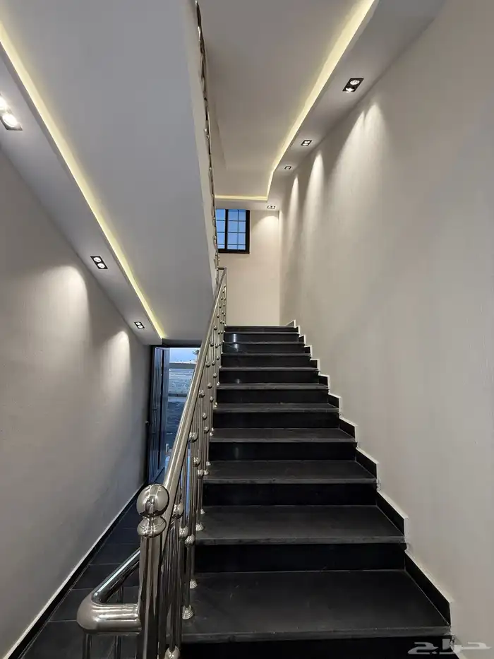 للبيع شقق ارضيه وشقق علويه غرب الخميس حي المعارض 20