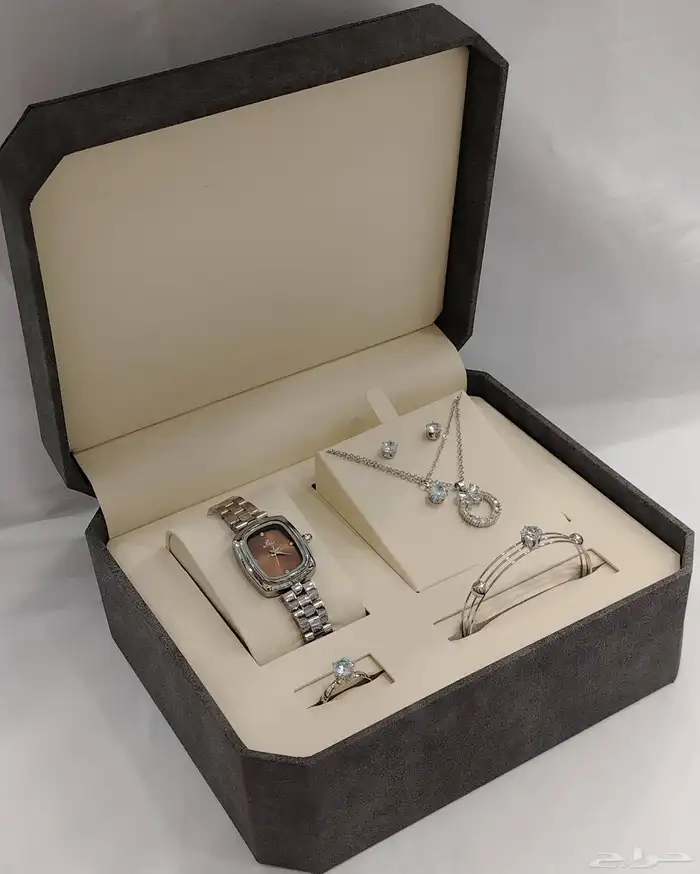 اطقم نسائي ناعمه وراقيه  زركون نضيف 0