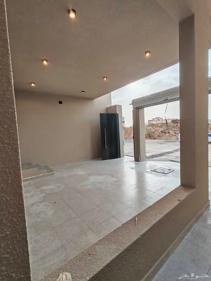 للبيع بأحد رفيده حي النزهه شقه دور ارضي مع بايكه سياره vip 2