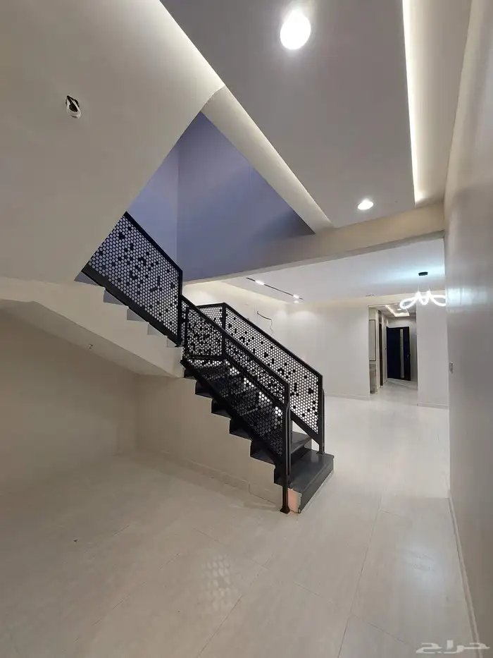 للبيع شقق علويةبدرج داخلى للسطح وشقق ارضية مستقلة حى المصيف 14