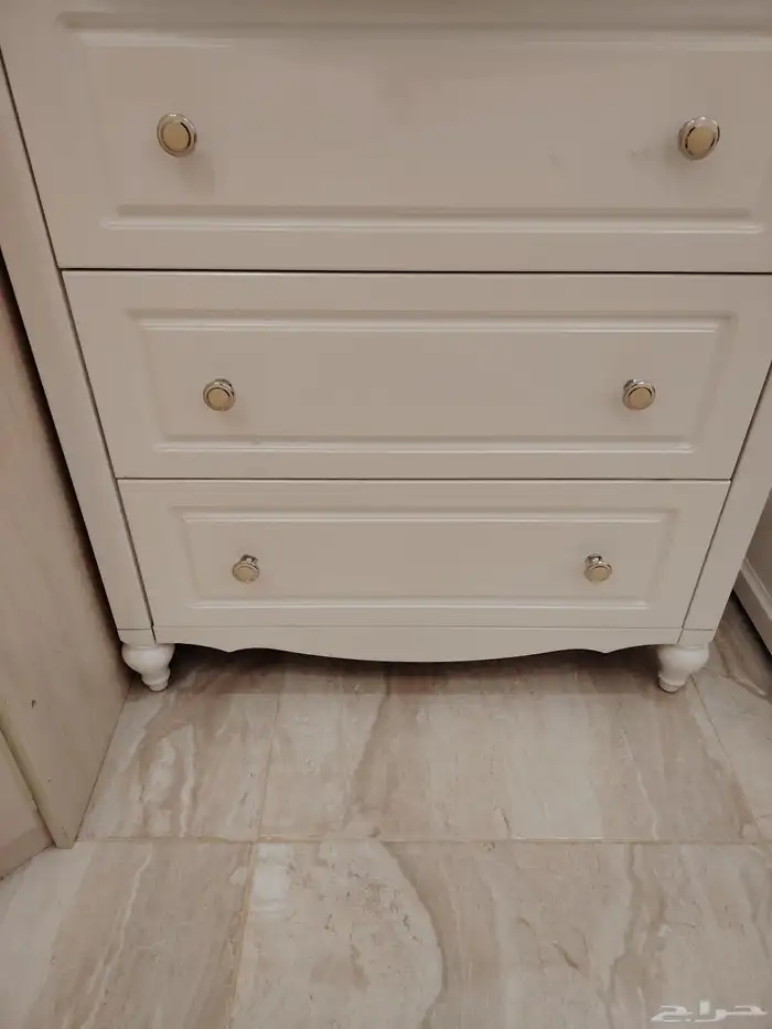 طاوله شاشه وسجاده وتسريحه 9