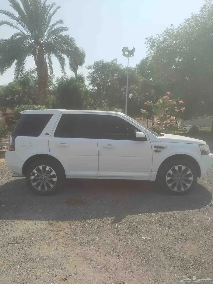 لاندروفر LR2 موديل 2015 7