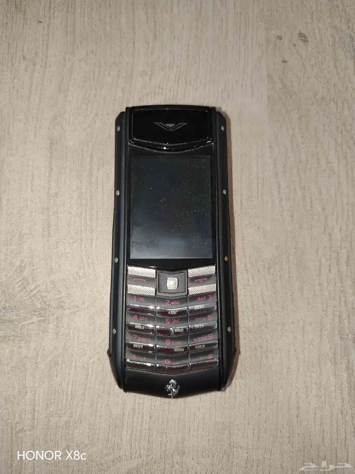 للبيع جوال فيراري نسخه خاصه نادره من شركة VERTU البريطانيه 3